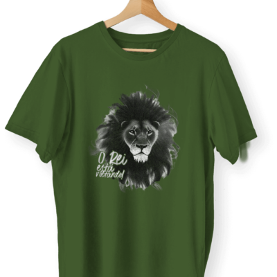 Camiseta - O rei está voltando. Estampa de Leão.